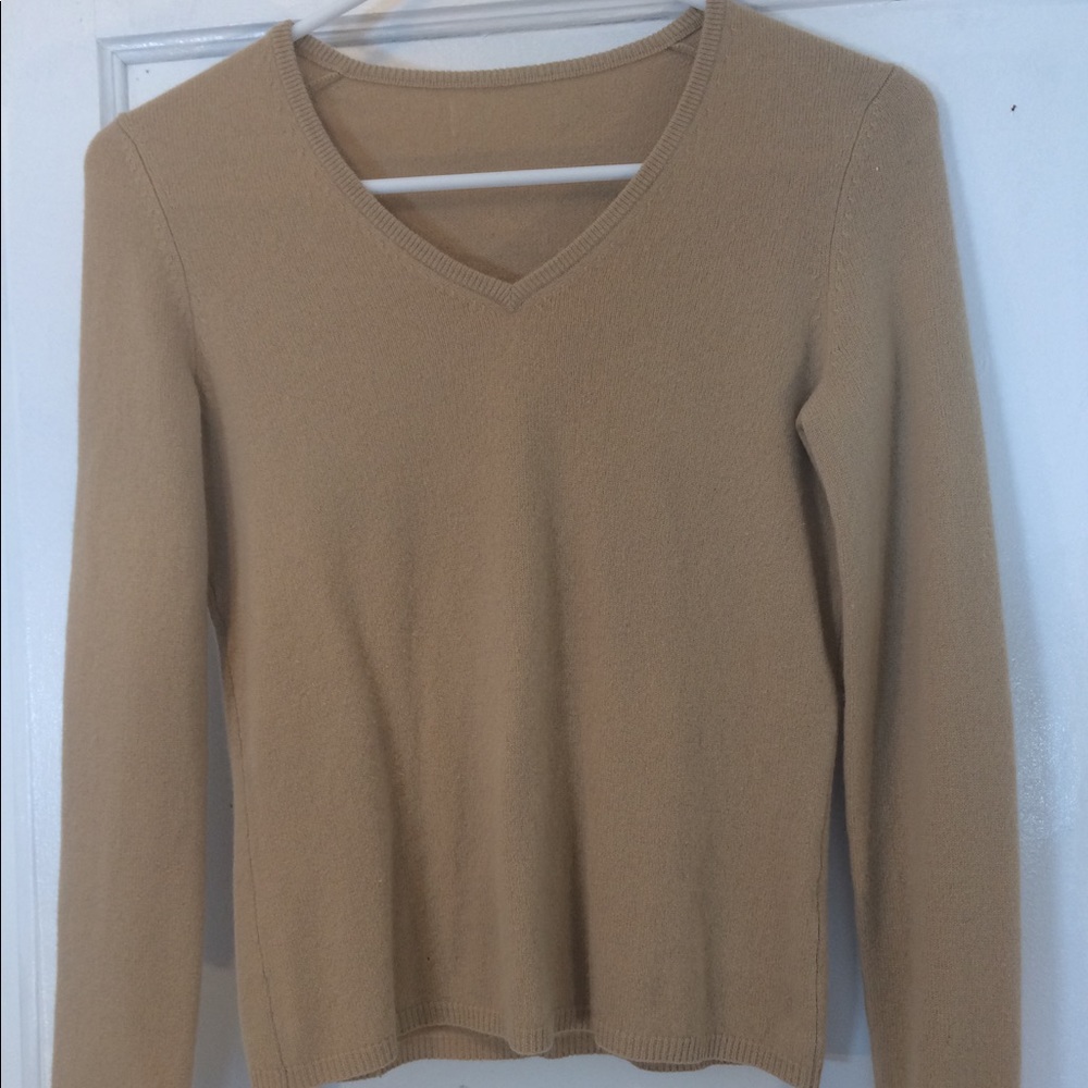 Small cashmere sweater